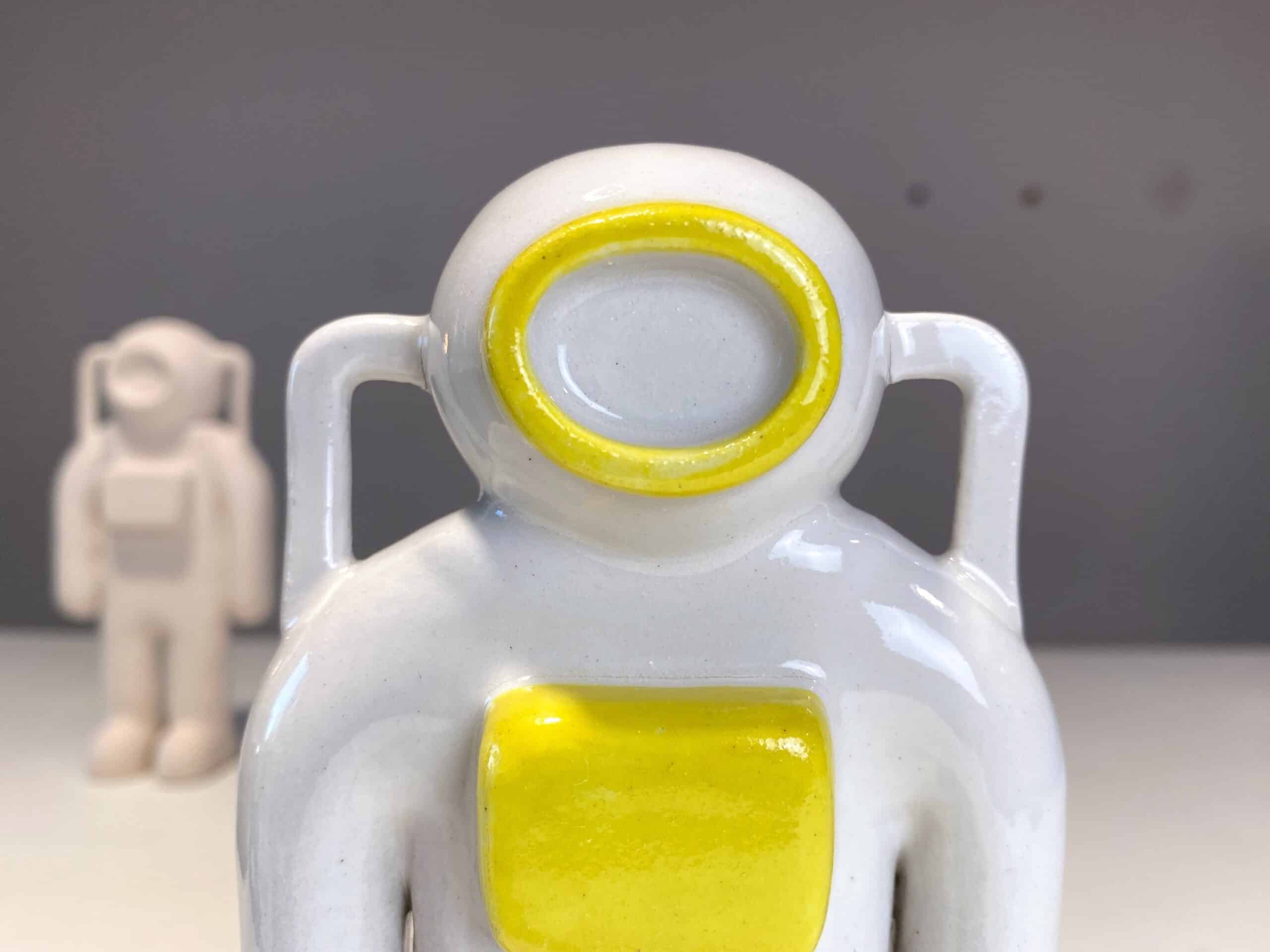 Astronaut weiss-gelb glänzend
